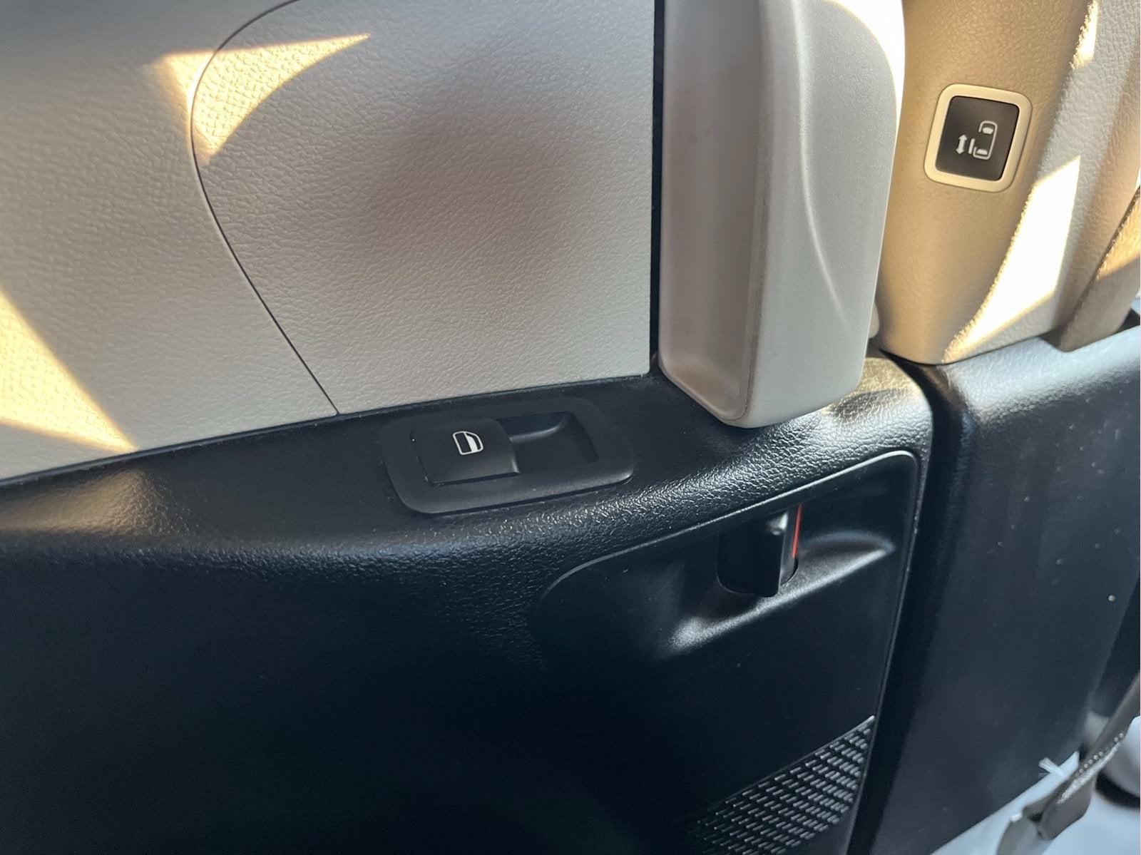 2023 Chrysler Voyager LX - Photo 29