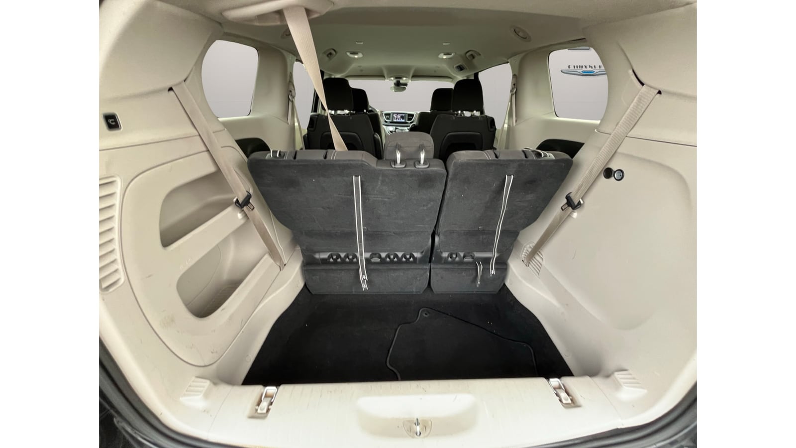 2023 Chrysler Voyager LX - Photo 32