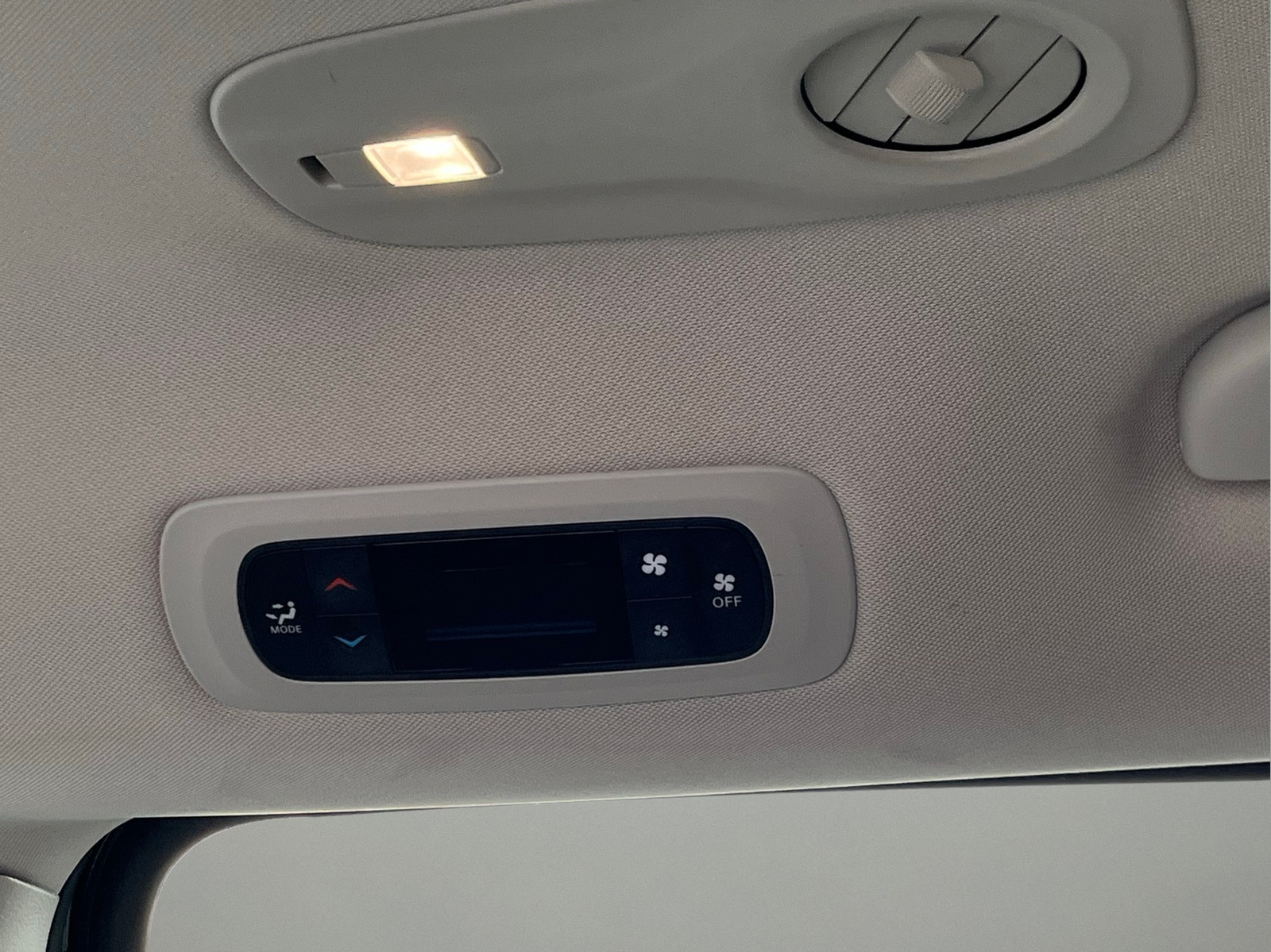 2023 Chrysler Voyager LX - Photo 27