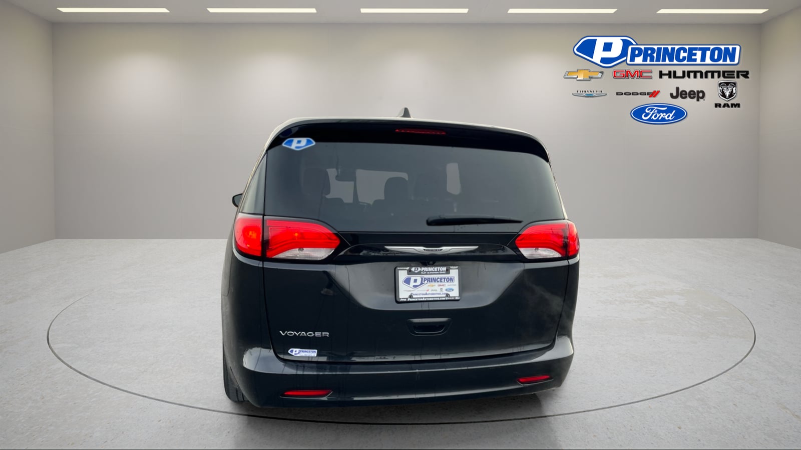 2023 Chrysler Voyager LX - Photo 6