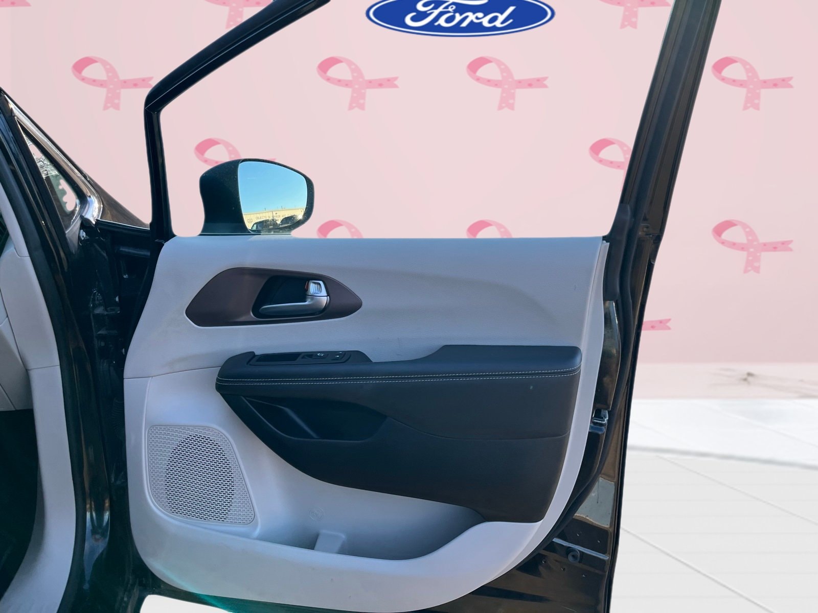 2023 Chrysler Voyager LX - Photo 40