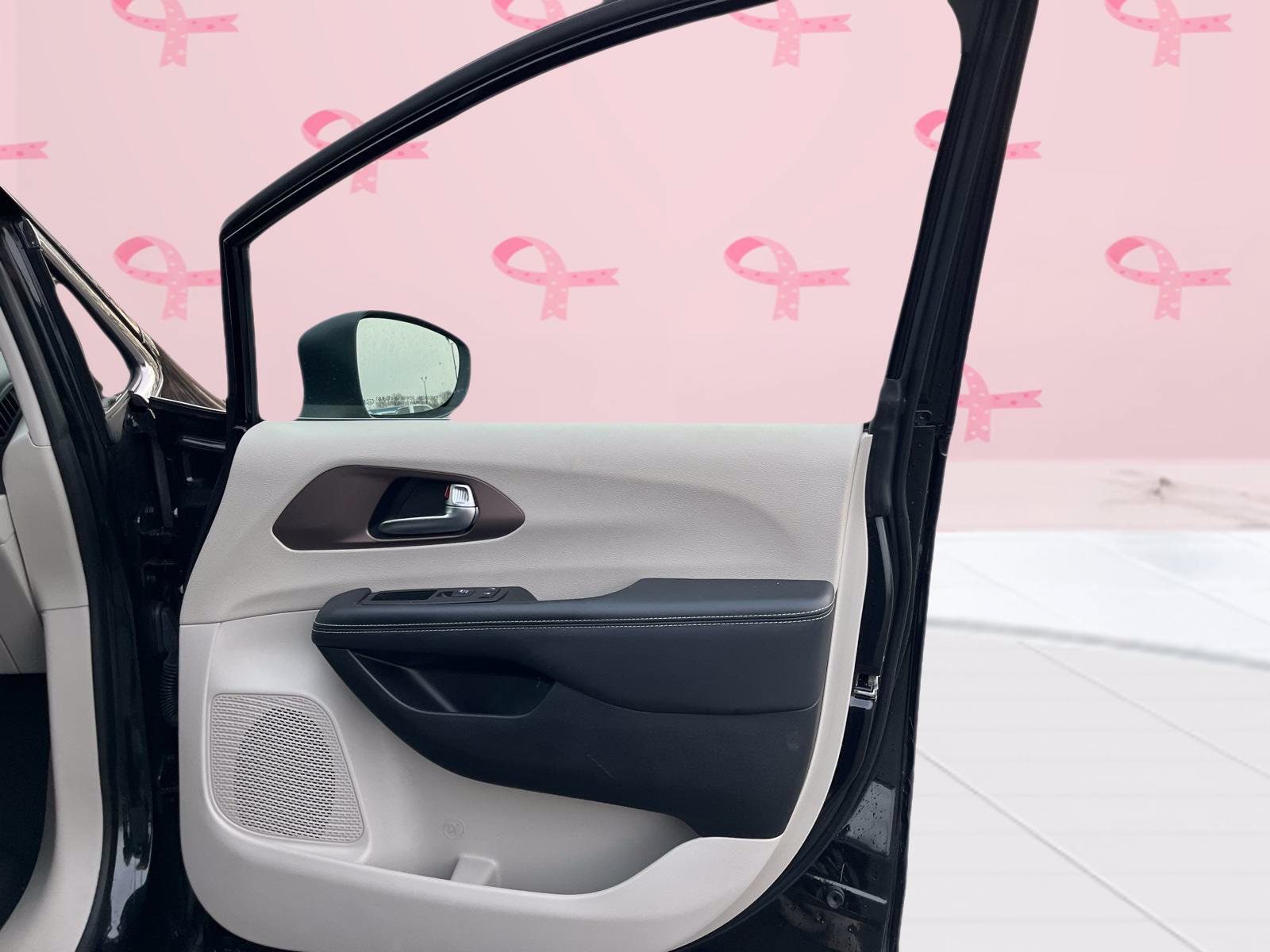 2023 Chrysler Voyager LX - Photo 26