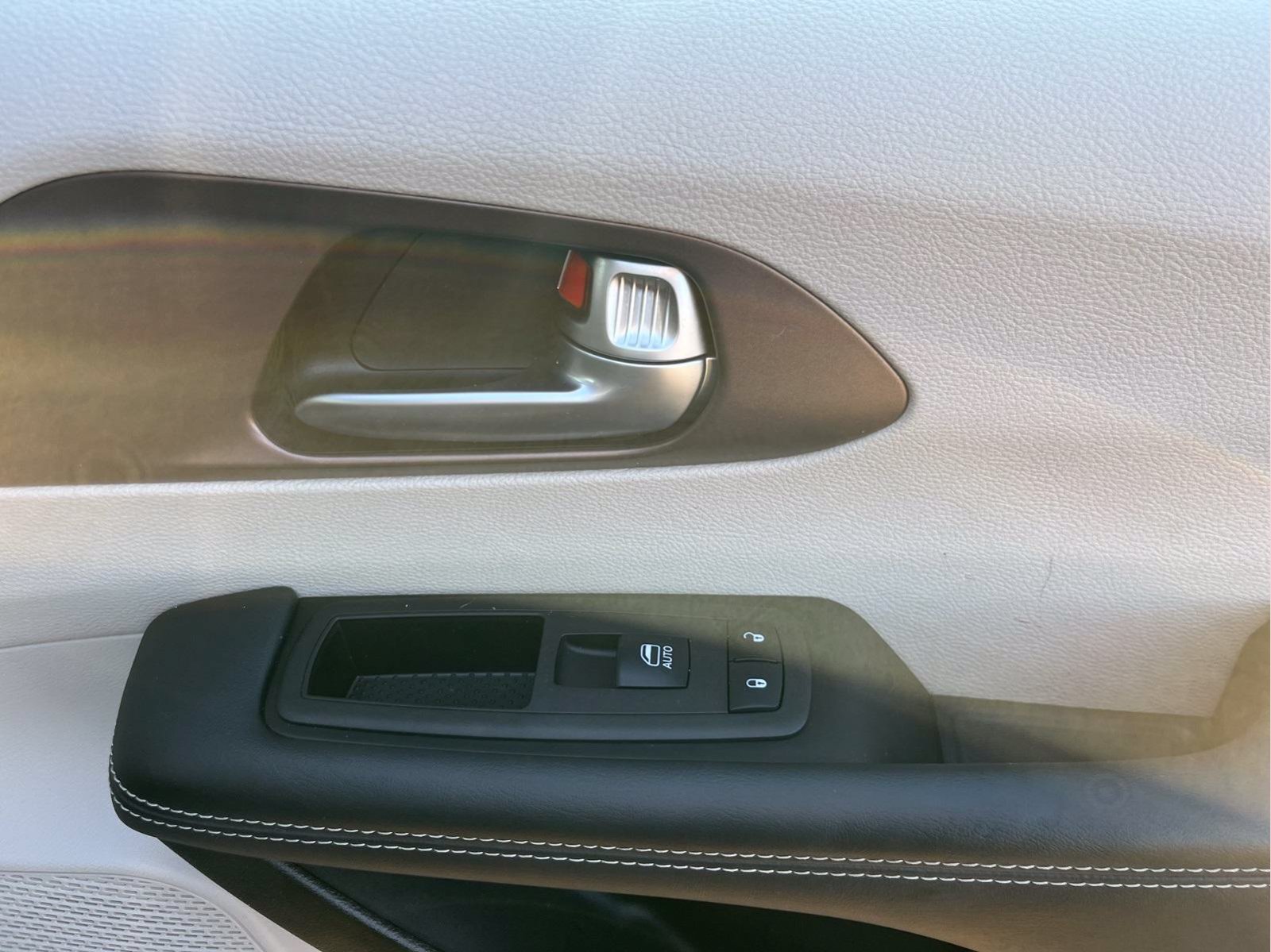 2023 Chrysler Voyager LX - Photo 30