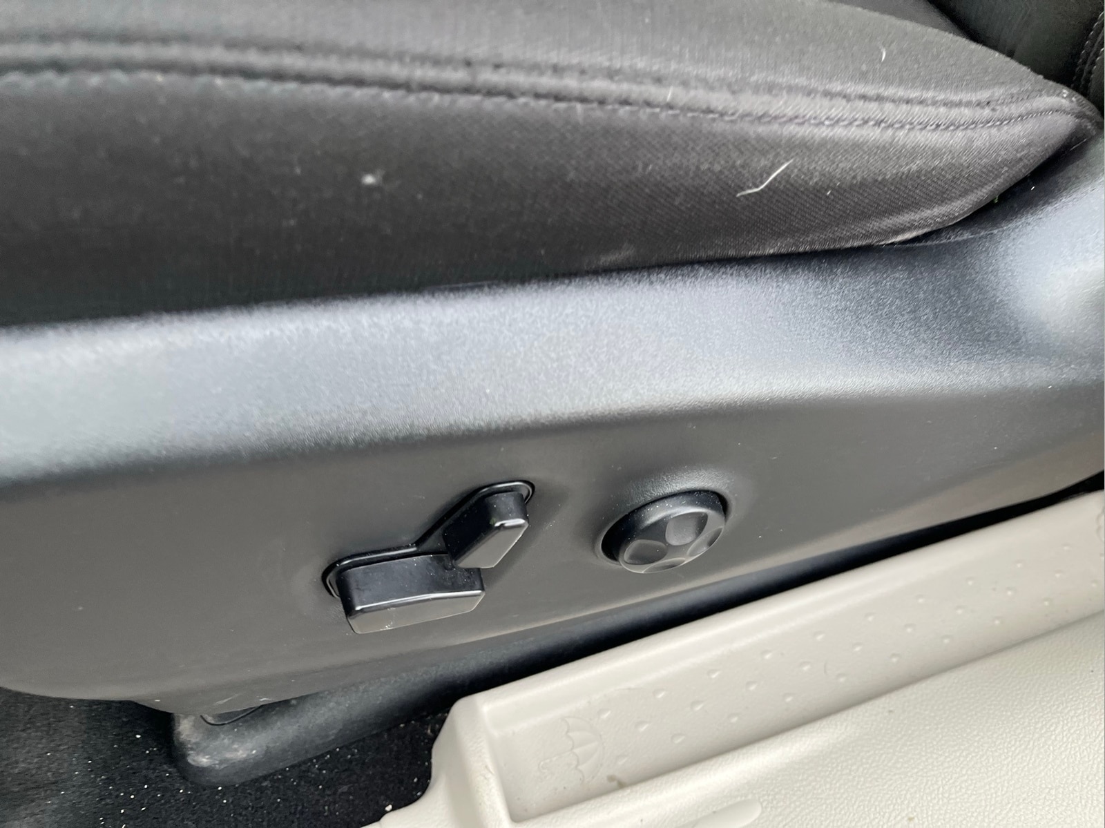 2023 Chrysler Voyager LX - Photo 10