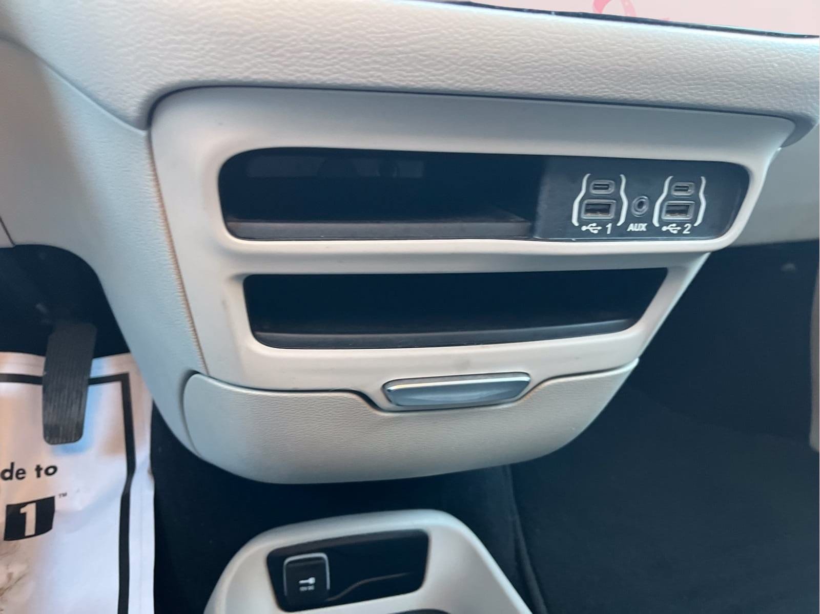 2023 Chrysler Voyager LX - Photo 20