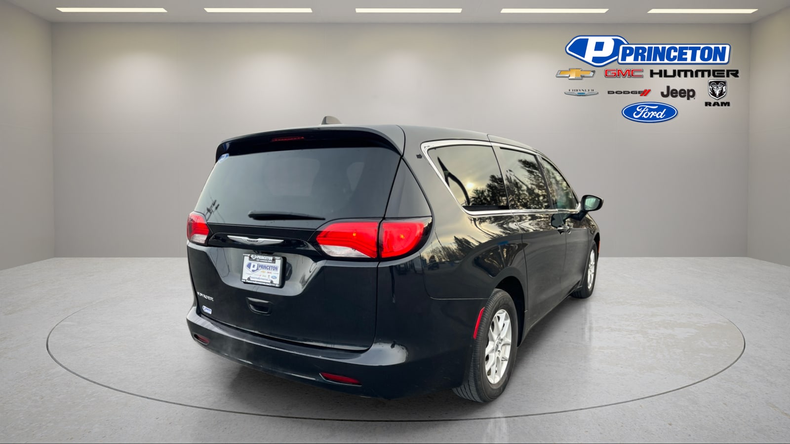 2023 Chrysler Voyager LX - Photo 7