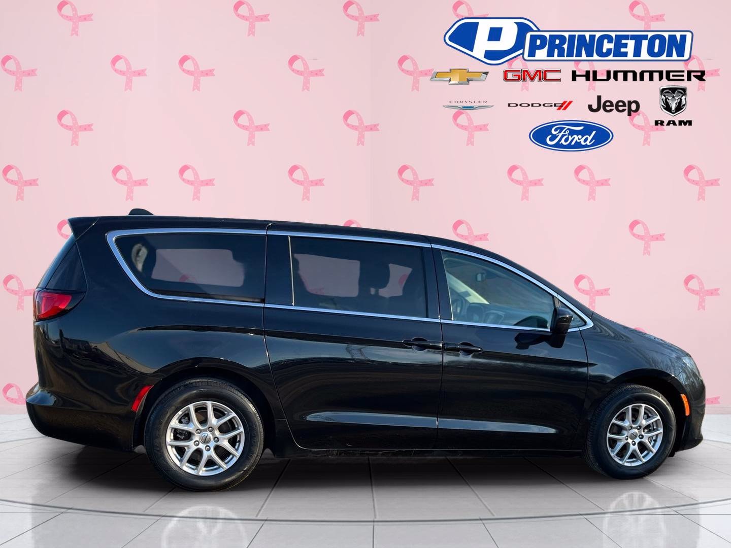 2023 Chrysler Voyager LX - Photo 8