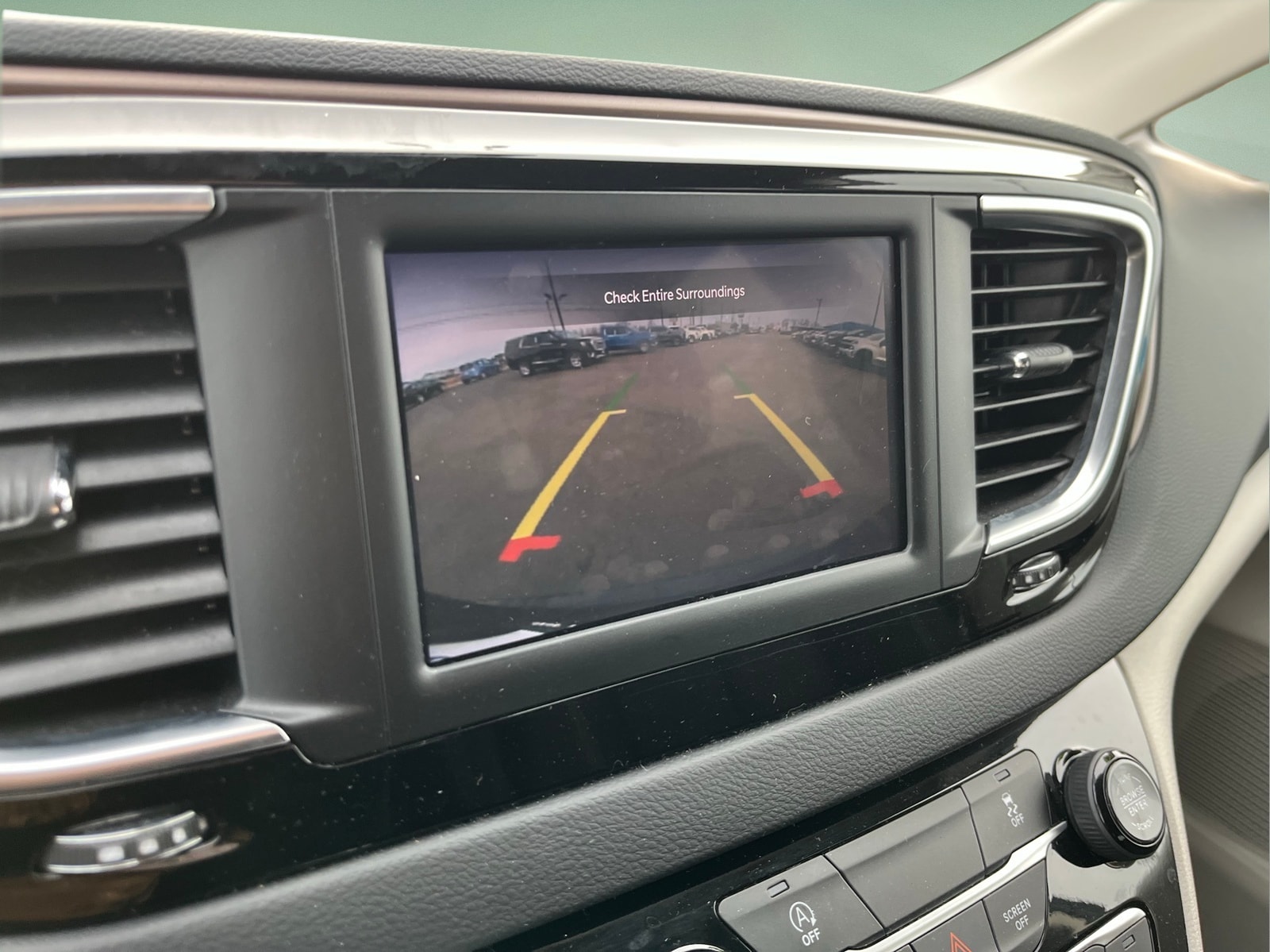 2023 Chrysler Voyager LX - Photo 17