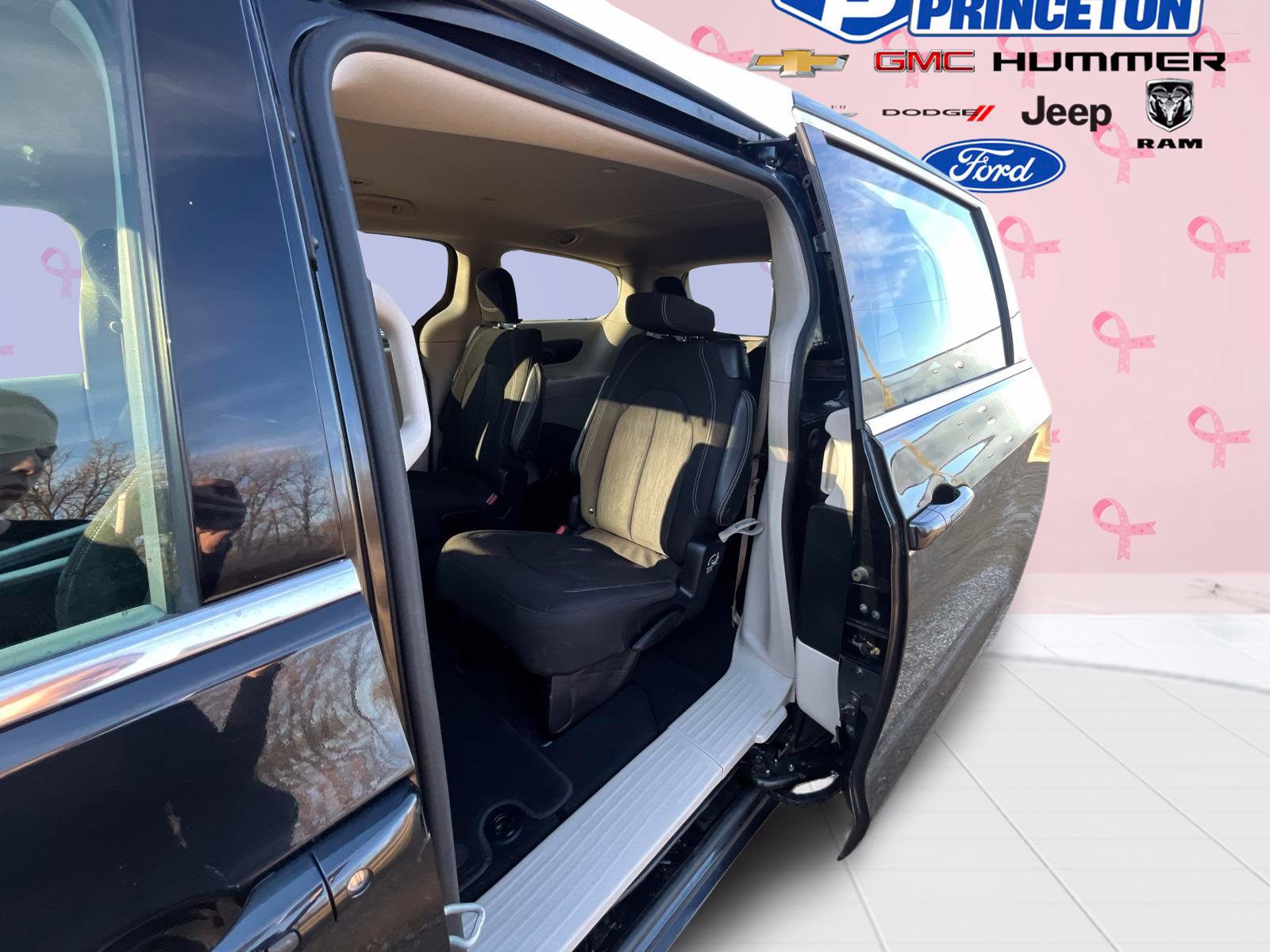 2023 Chrysler Voyager LX - Photo 41