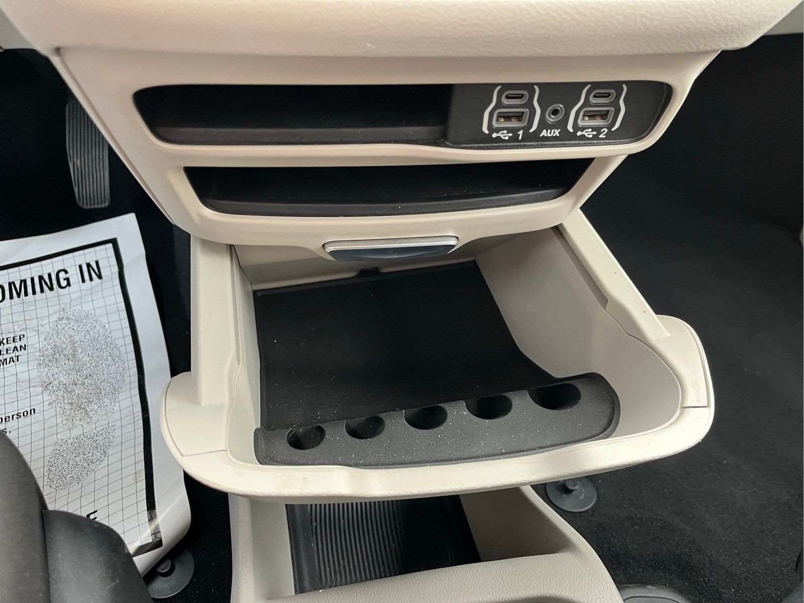 2023 Chrysler Voyager LX - Photo 21