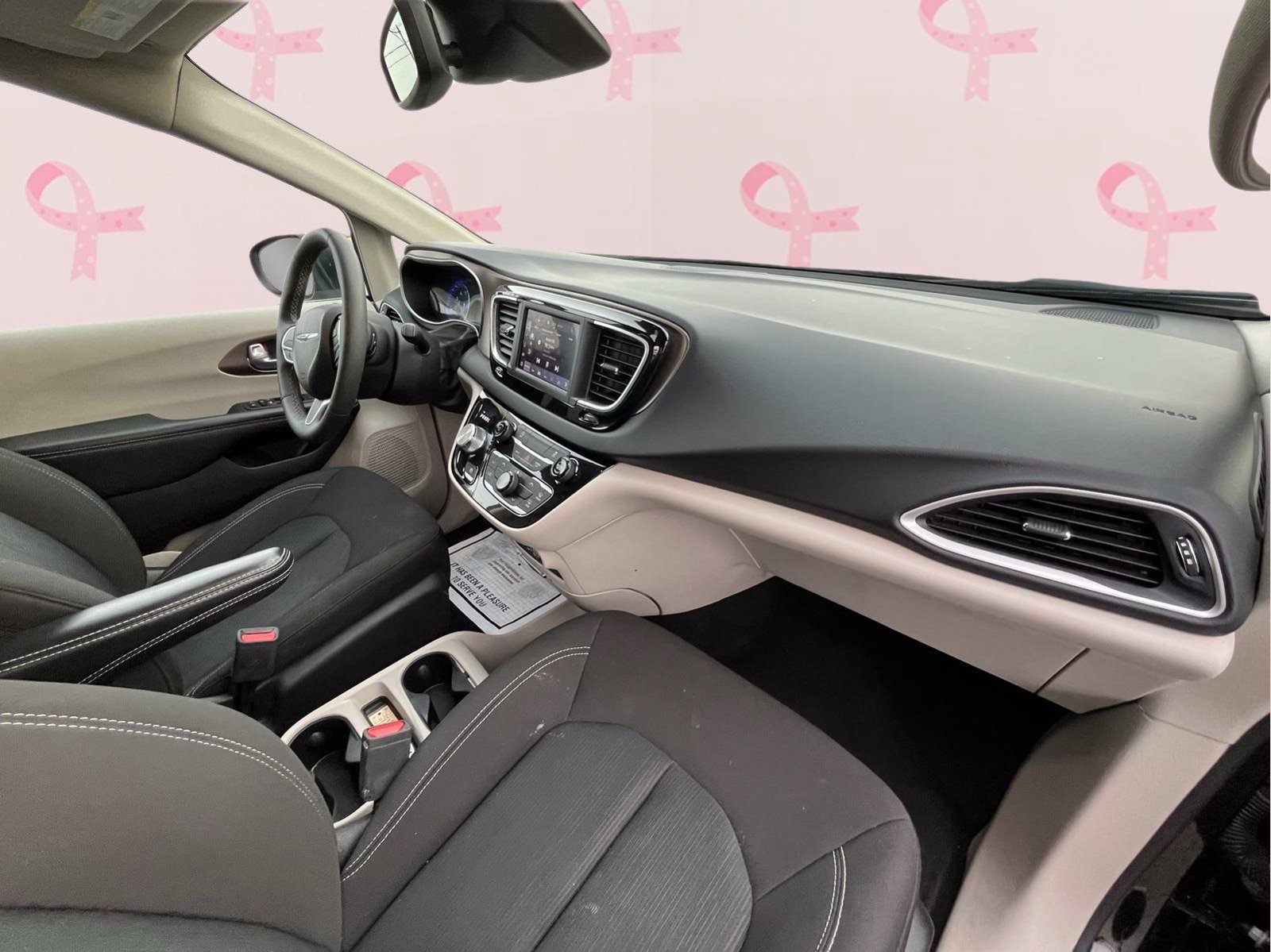2023 Chrysler Voyager LX - Photo 29
