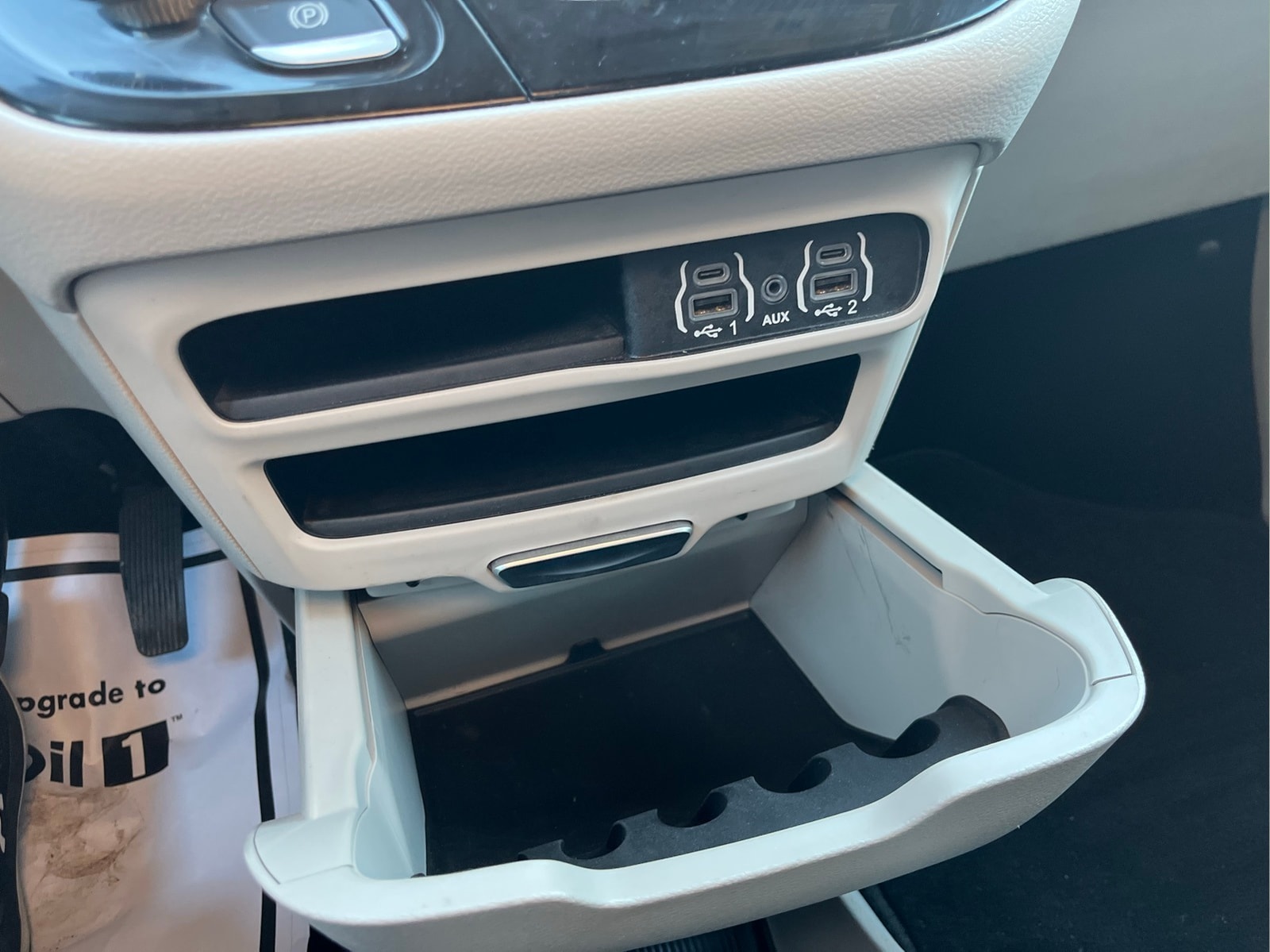 2023 Chrysler Voyager LX - Photo 21