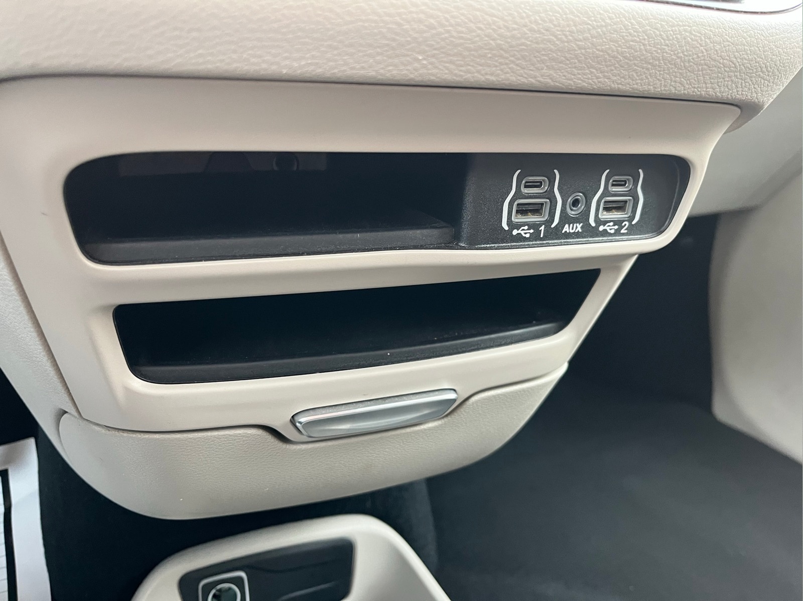 2023 Chrysler Voyager LX - Photo 20