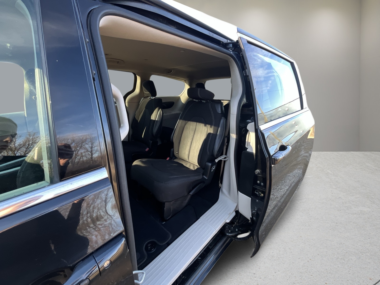 2023 Chrysler Voyager LX - Photo 25