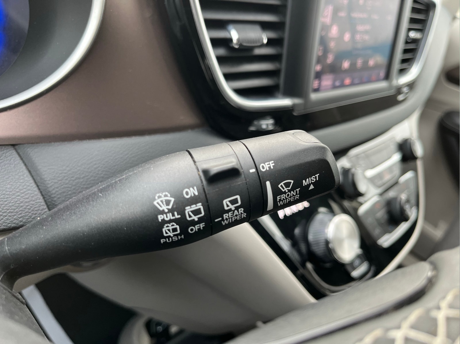 2023 Chrysler Voyager LX - Photo 16