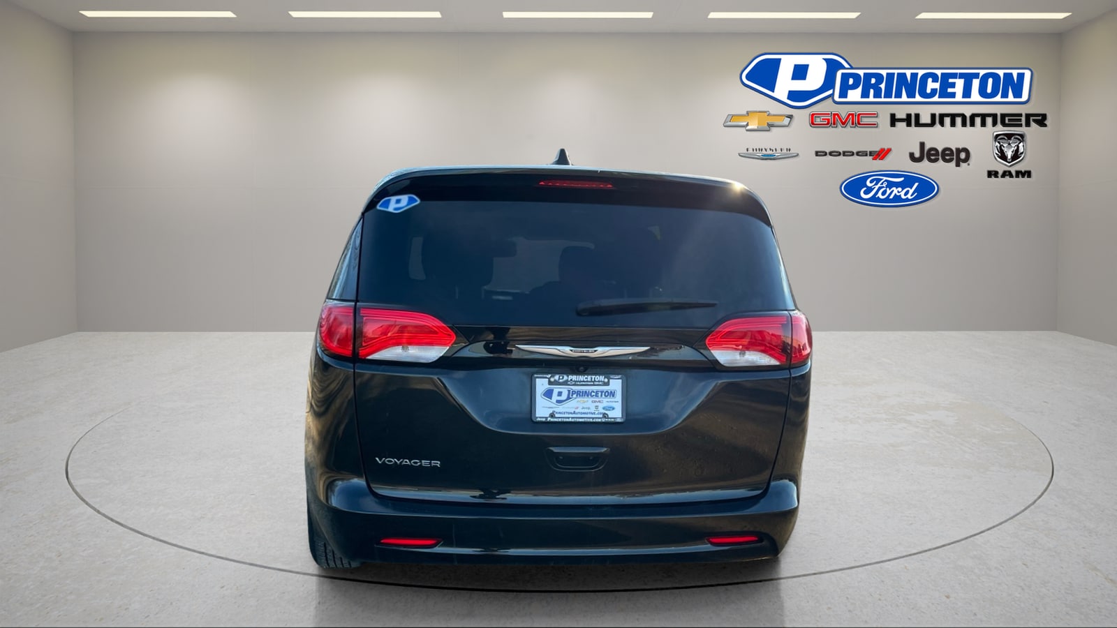2023 Chrysler Voyager LX - Photo 6