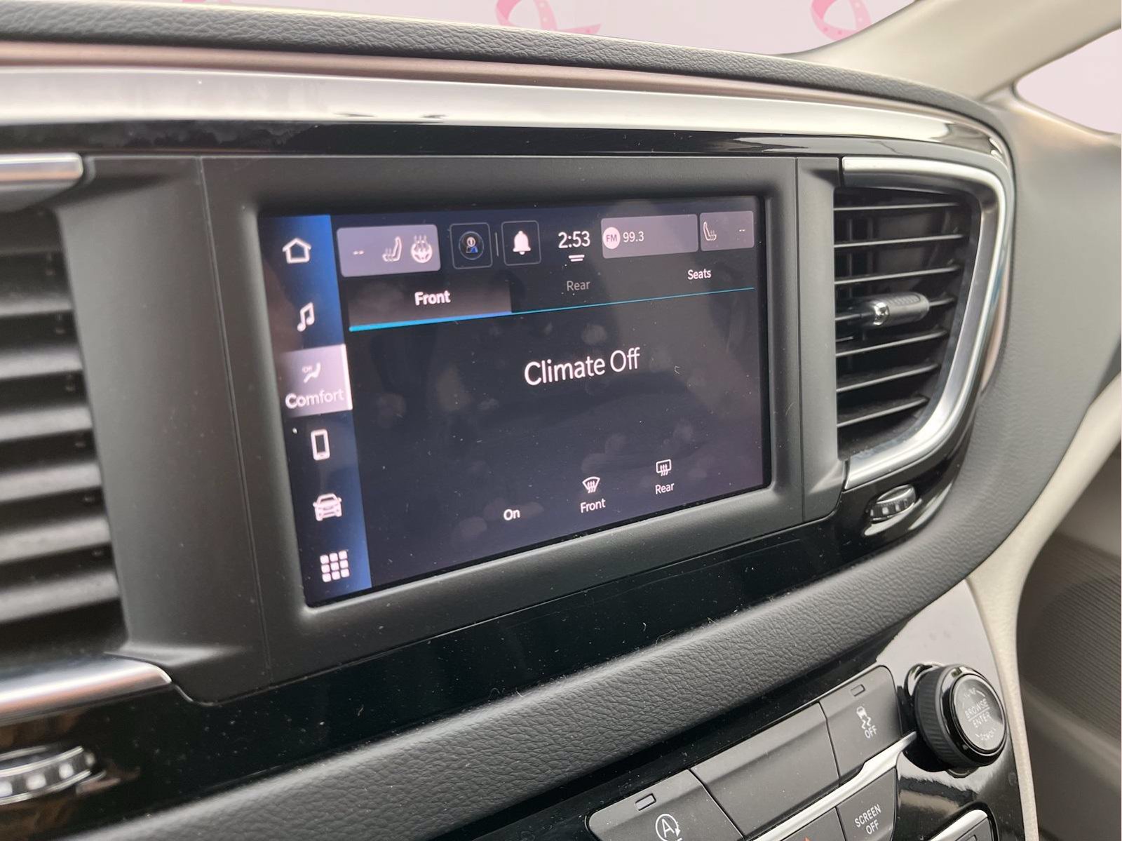 2023 Chrysler Voyager LX - Photo 18
