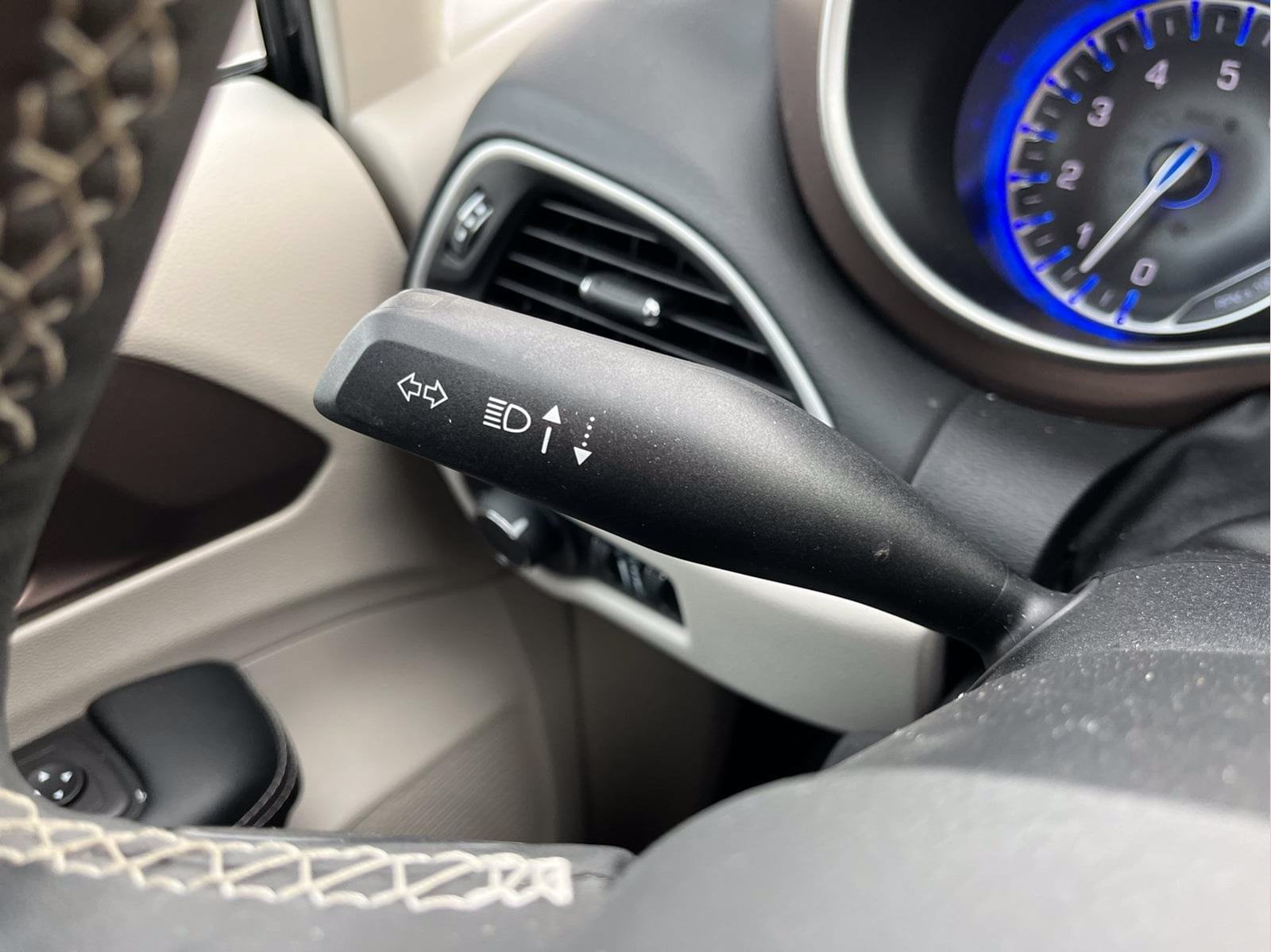 2023 Chrysler Voyager LX - Photo 14