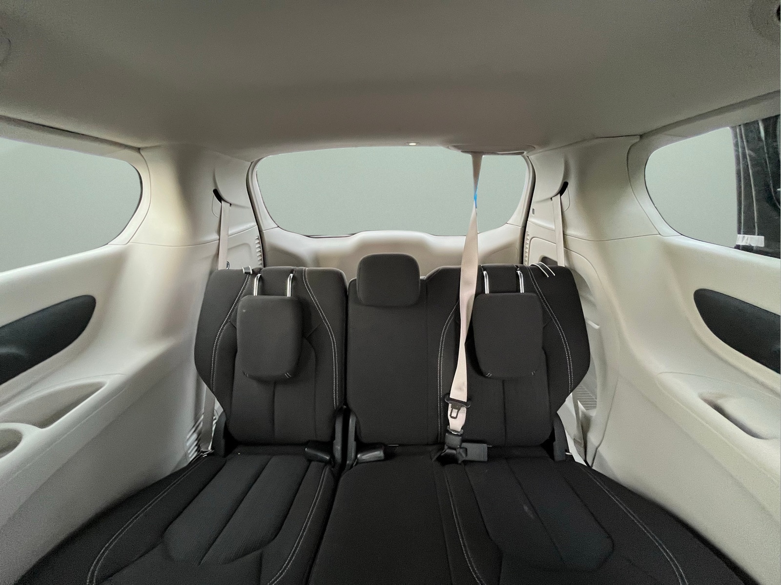 2023 Chrysler Voyager LX - Photo 25