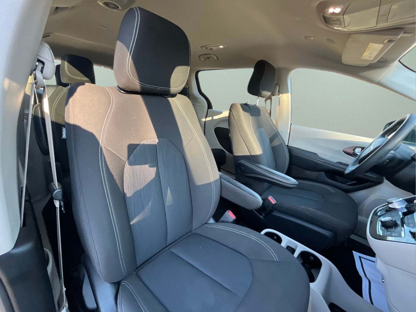 2023 Chrysler Voyager LX - Photo 32
