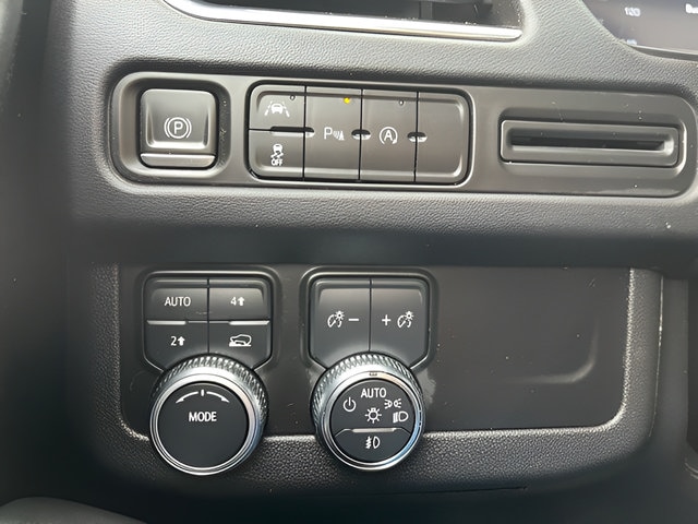 2023 GMC Yukon SLT - Photo 14