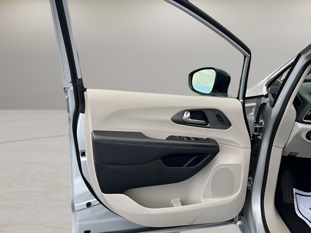 2024 Chrysler Pacifica Touring L - Photo 9
