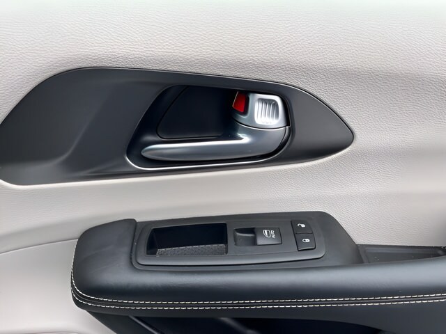 2024 Chrysler Pacifica Touring L - Photo 35