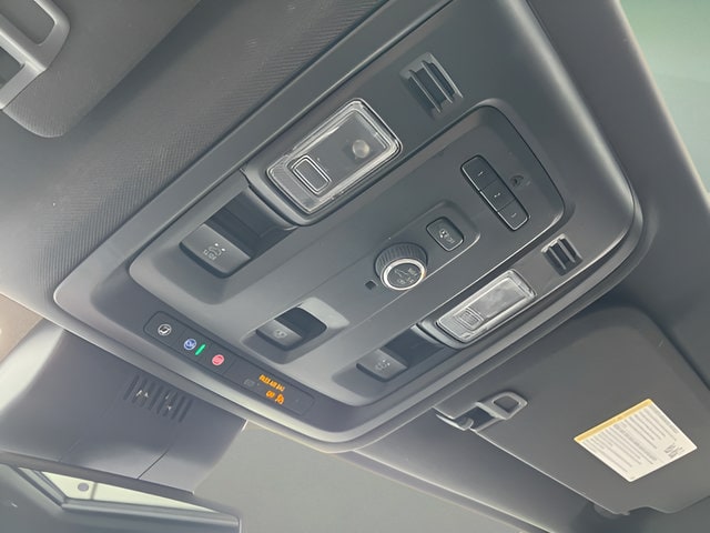 2023 GMC Yukon SLT - Photo 25