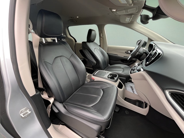 2024 Chrysler Pacifica Touring L - Photo 36