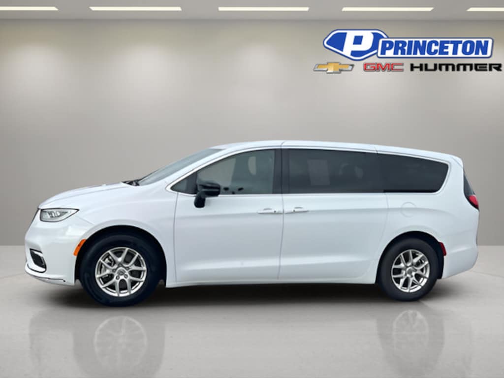 Used 2025 Chrysler Pacifica Select Minivan
