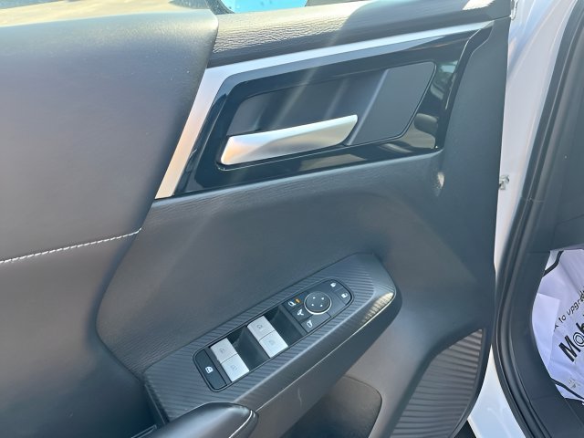 2024 Mitsubishi Outlander Plug-in Hybrid SE - Photo 10