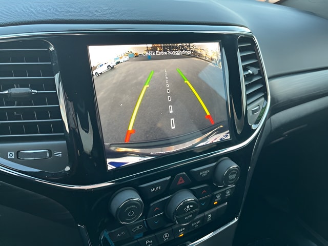 2020 Jeep Grand Cherokee Altitude - Photo 17