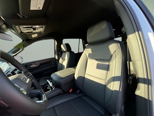2026 GMC Yukon Denali - Photo 12