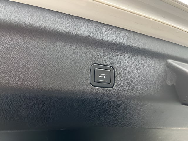 2023 GMC Yukon SLT - Photo 44