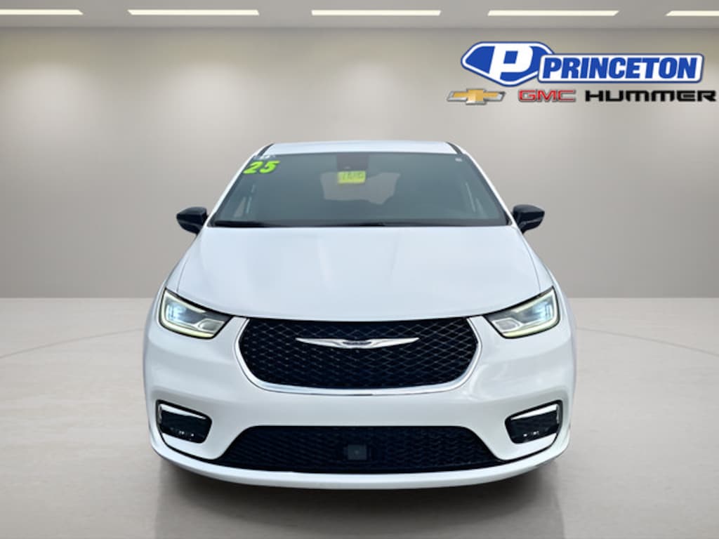 Used 2025 Chrysler Pacifica Select Minivan