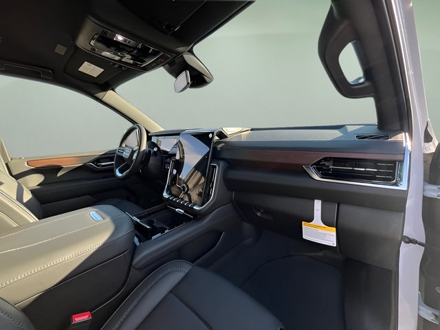 2026 GMC Yukon Denali - Photo 36
