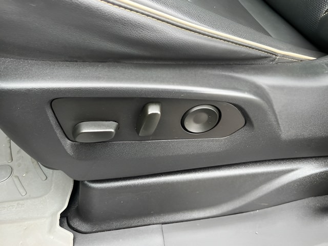 2023 GMC Yukon SLT - Photo 11