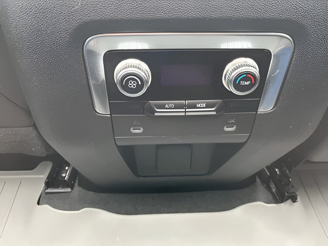 2023 GMC Yukon SLT - Photo 34