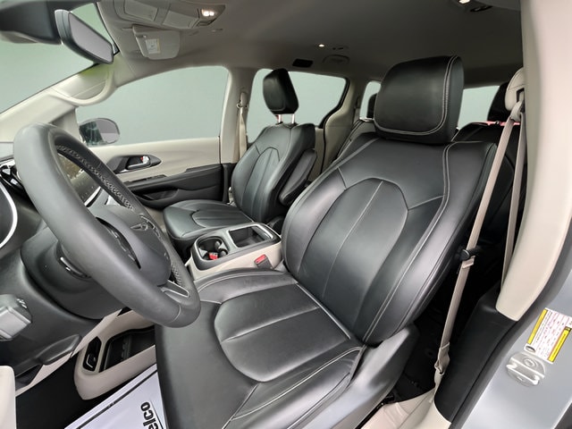 2024 Chrysler Pacifica Touring L - Photo 12
