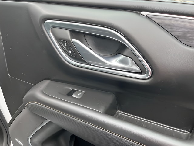 2023 GMC Yukon SLT - Photo 37