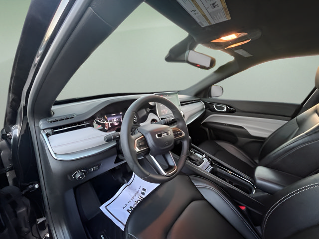 2025 Jeep Compass Limited - Photo 13