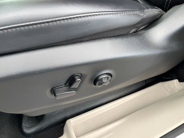 2024 Chrysler Pacifica Touring L - Photo 11
