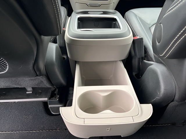 2024 Chrysler Pacifica Touring L - Photo 32