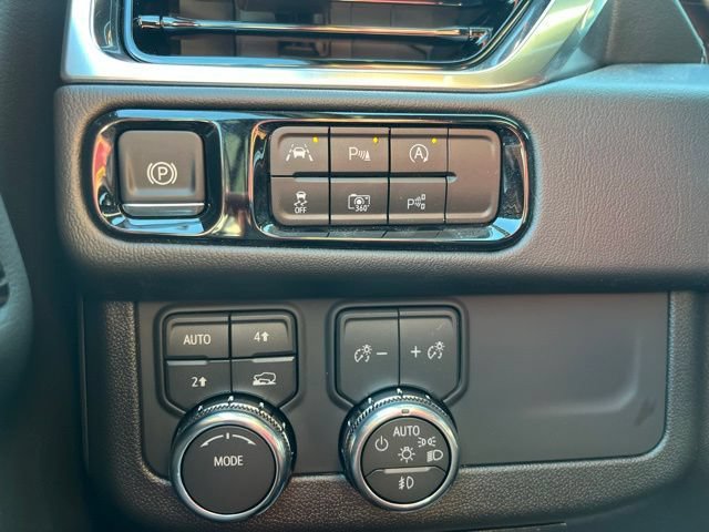 2026 GMC Yukon Denali - Photo 14
