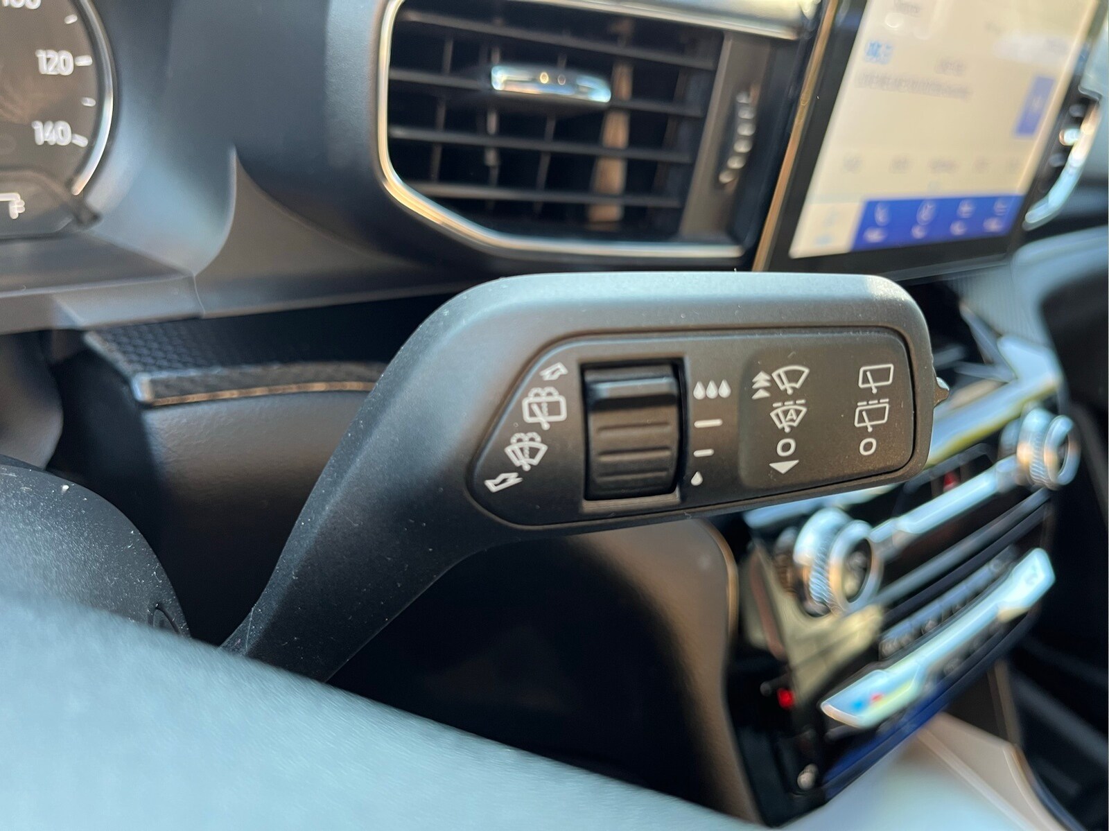 2024 Ford Explorer ST-LINE - Photo 17