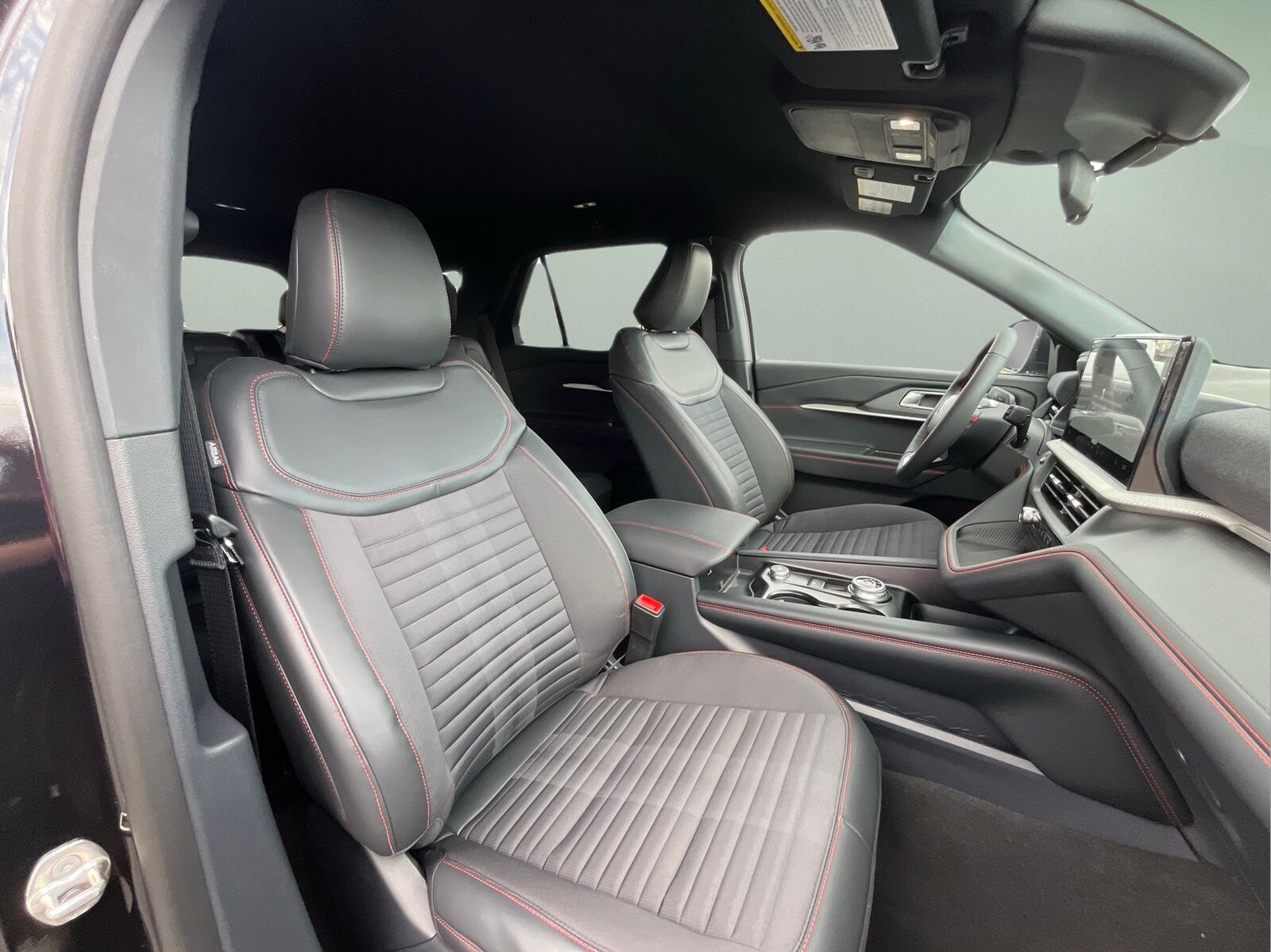 2026 Ford Explorer ST-Line - Photo 37
