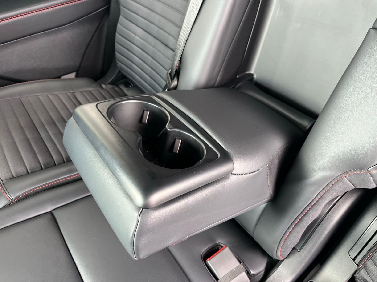 2026 Ford Explorer ST-Line - Photo 31