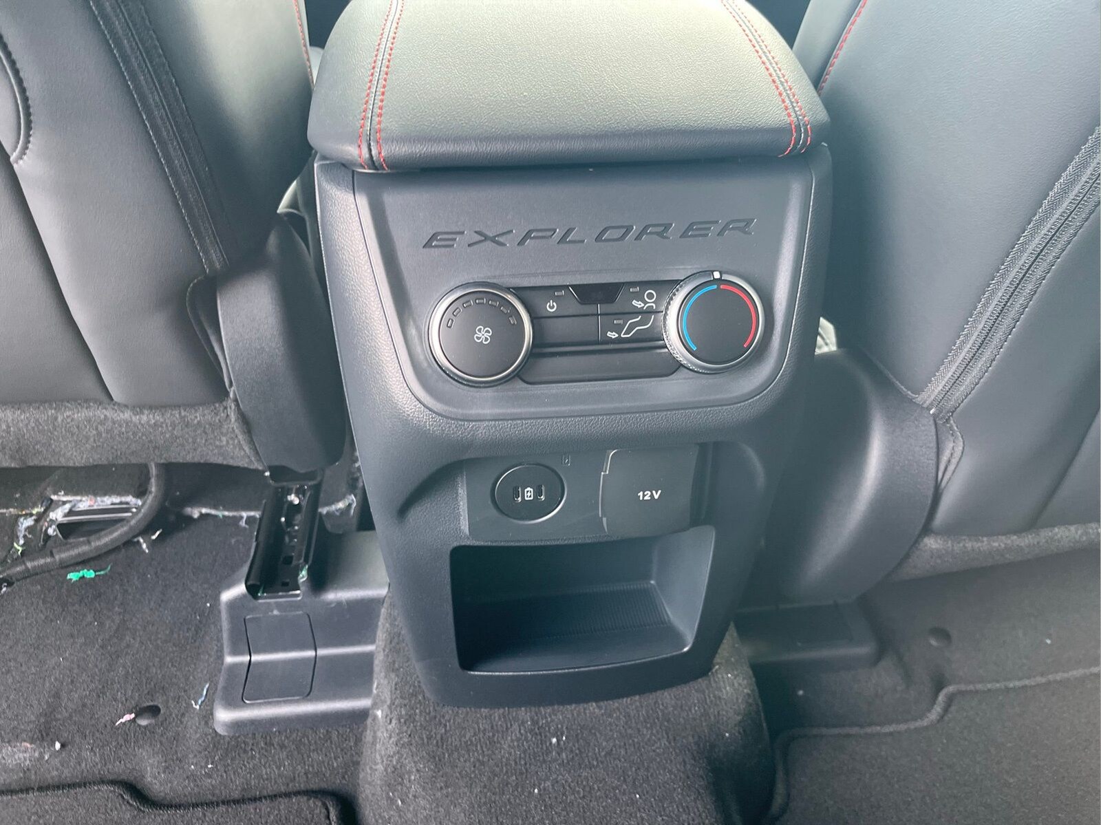 2026 Ford Explorer ST-Line - Photo 33