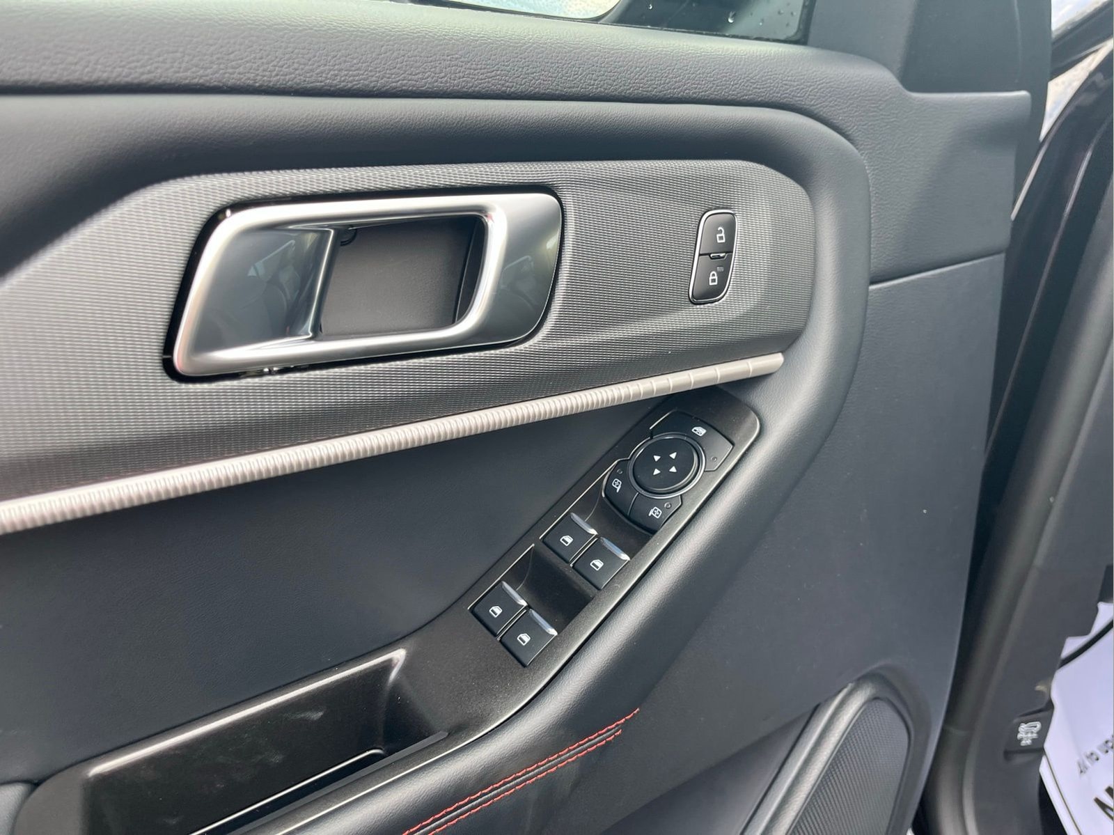 2026 Ford Explorer ST-Line - Photo 10