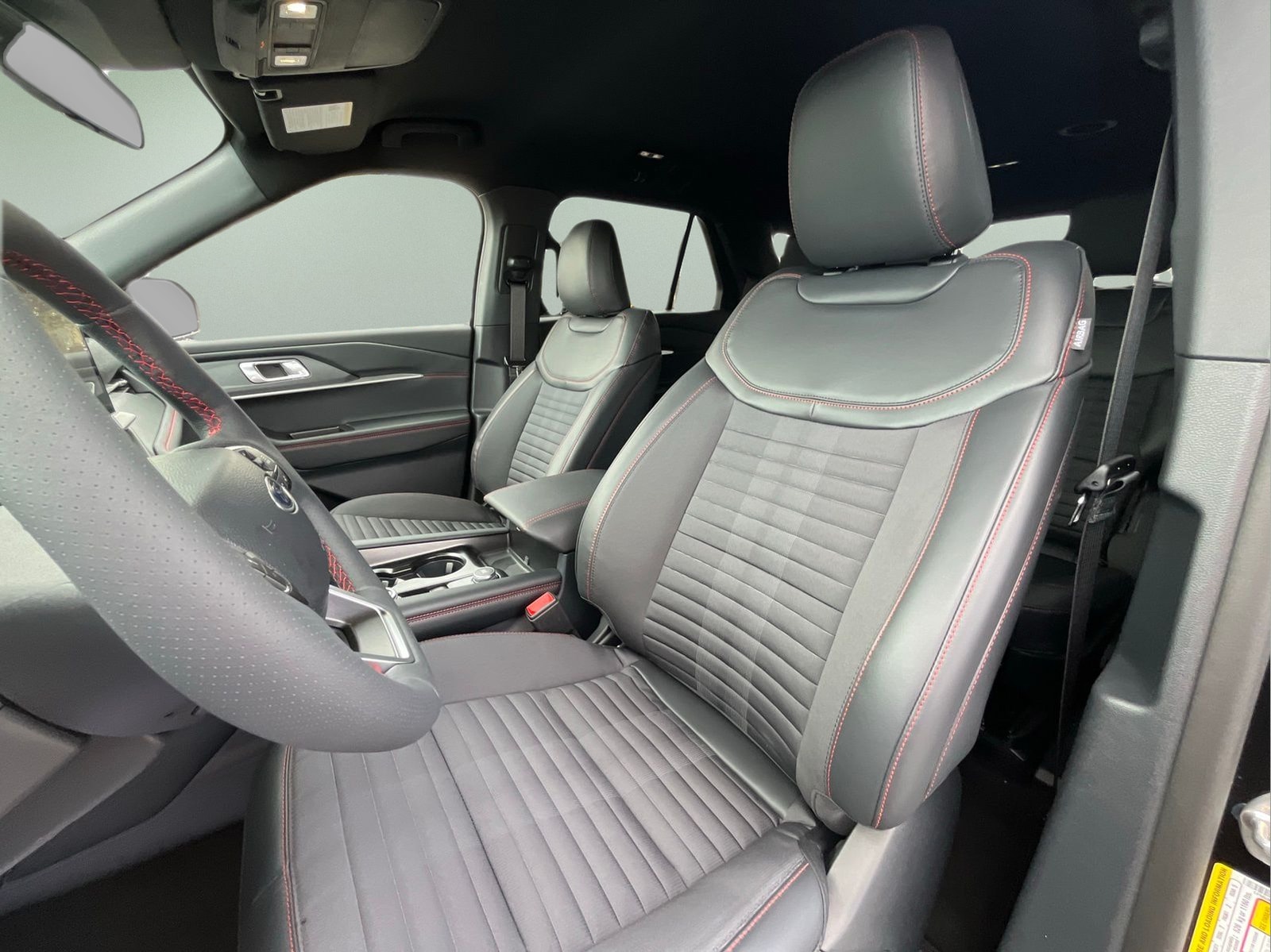 2026 Ford Explorer ST-Line - Photo 12